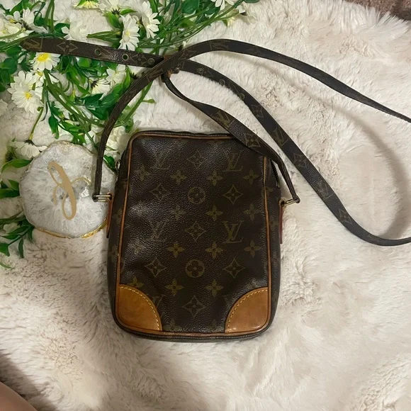 Authentic LV Vintage Crossbody bag - Picture 2 of 11